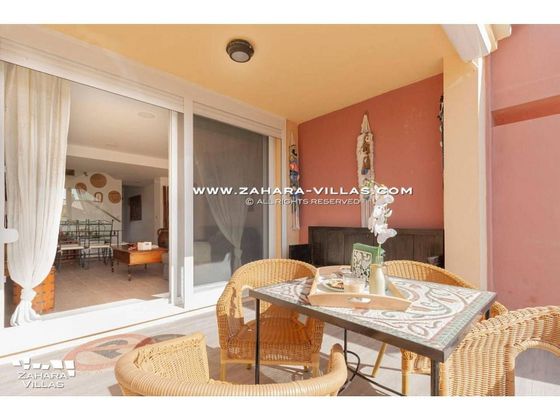 Foto 2 de Casa adossada en venda a Zahara de los Atunes de 2 habitacions amb terrassa i piscina