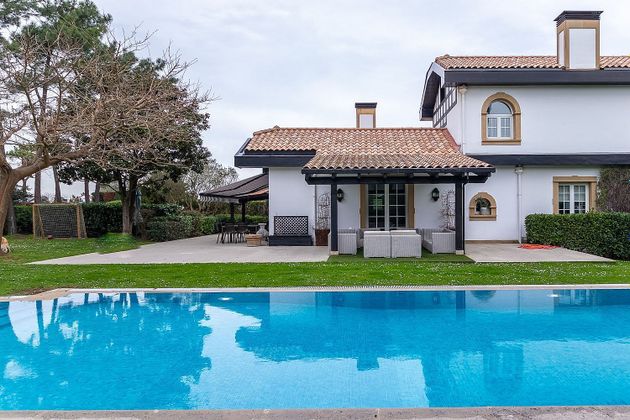 Foto 1 de Venta de casa en Santa María de Getxo de 5 habitaciones con piscina y garaje