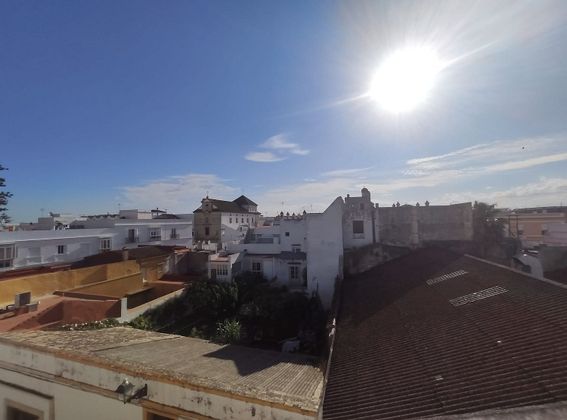 Foto 2 de Venta de casa adosada en Centro - Puerto de Santa María (El) de 6 habitaciones con terraza y garaje