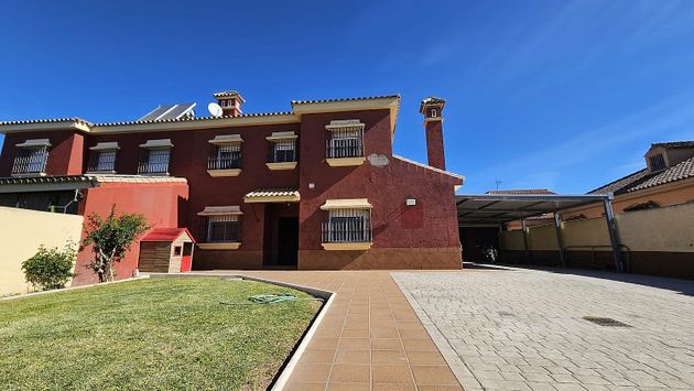 Foto 2 de Casa adossada en venda a El Juncal - Vallealto de 4 habitacions amb terrassa i garatge