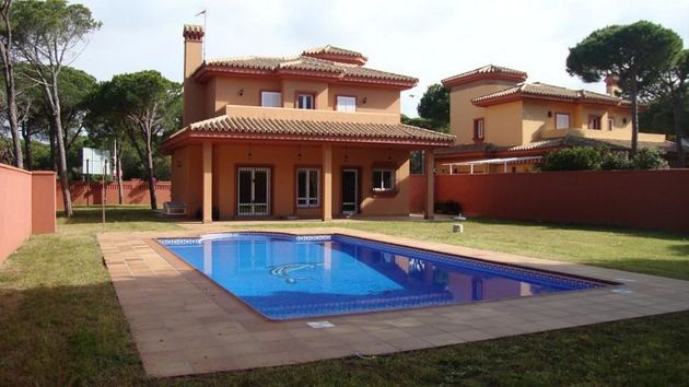 Foto 1 de Chalet en venta en Sancti Petri - La Barrosa de 4 habitaciones con terraza y piscina