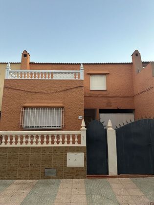 Foto 2 de Casa adossada en venda a La Gangosa de 4 habitacions amb terrassa i garatge