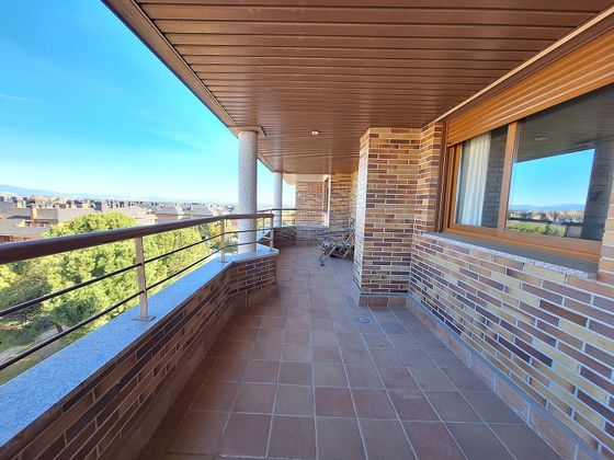 Foto 1 de Àtic en venda a Zona Monte El Pilar de 4 habitacions amb terrassa i piscina