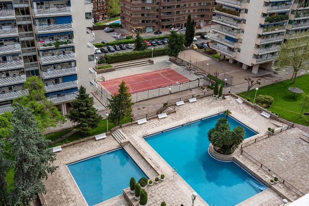 Foto 1 de Pis en venda a calle De la Condesa de Venadito de 4 habitacions amb terrassa i piscina