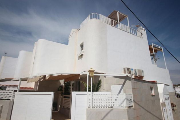 Foto 1 de Dúplex en venta en Urb. El Palmeral de 3 habitaciones con terraza y piscina