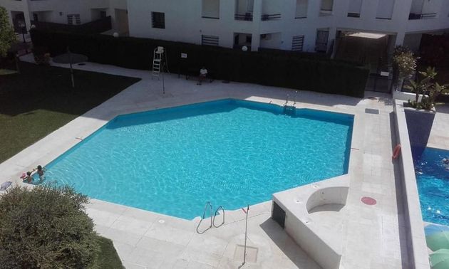 Foto 2 de Pis en lloguer a Vistahermosa  - Fuentebravía de 2 habitacions amb terrassa i piscina