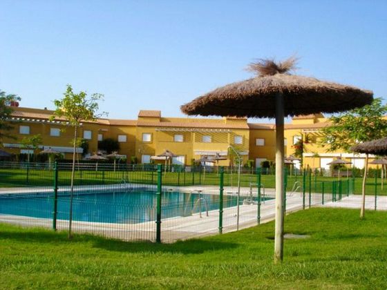 Foto 1 de Alquiler de piso en Costa Ballena - Largo norte de 2 habitaciones con terraza y piscina