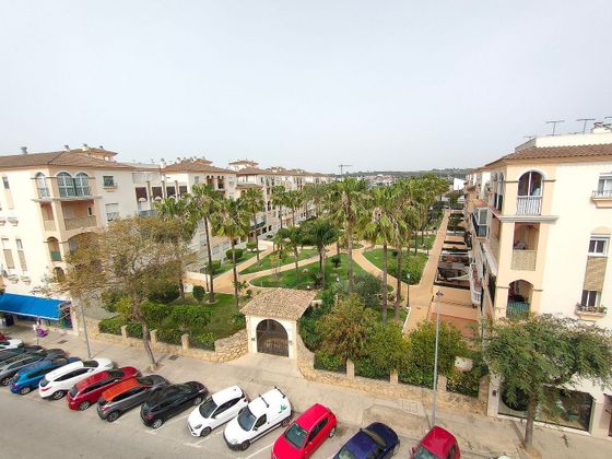 Foto 2 de Venta de piso en El Juncal - Vallealto de 3 habitaciones con terraza y piscina