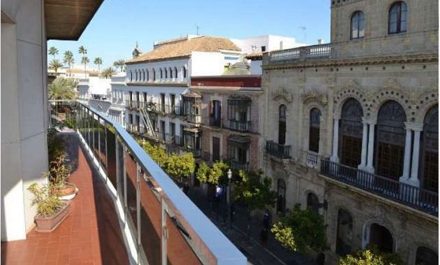 Foto 1 de Venta de piso en Centro - Jerez de la Frontera de 4 habitaciones con terraza y aire acondicionado