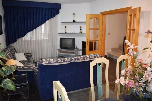Foto 2 de Casa adosada en venta en Huércal-Overa de 4 habitaciones con terraza y garaje