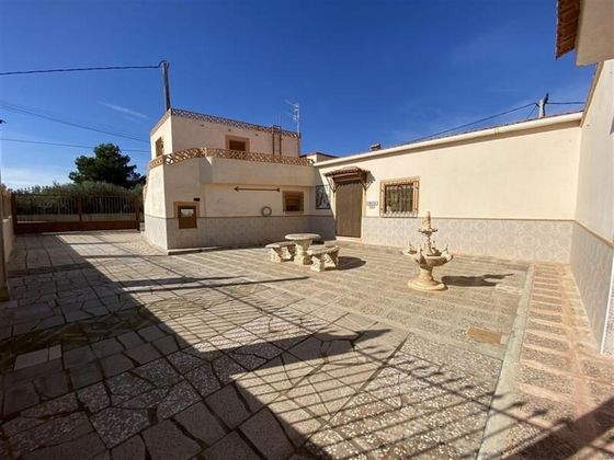 Foto 2 de Casa adosada en venta en Huércal-Overa de 6 habitaciones con terraza y piscina