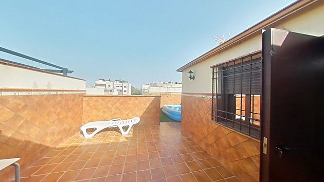 Foto 2 de Casa adossada en venda a Campo de la Verdad - Miraflores de 4 habitacions amb terrassa i jardí