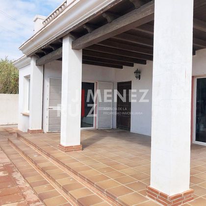 Foto 1 de Chalet en venta en Ctra Sanlúcar-Zona Cuatro Pinos de 4 habitaciones con terraza y piscina