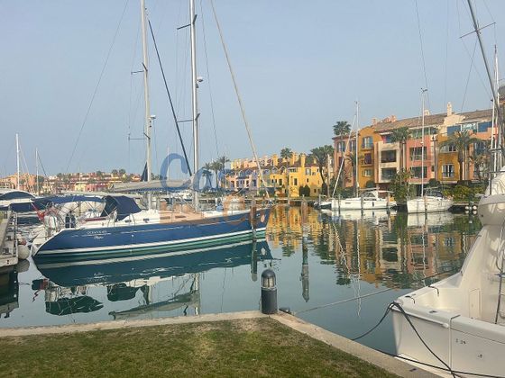 Foto 2 de Pis en venda a Puerto de Sotogrande-La Marina de 3 habitacions amb terrassa i piscina