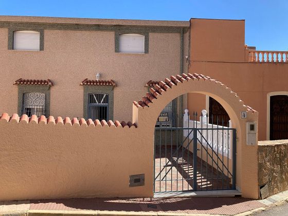 Foto 1 de Casa en venta en calle Rosales de 7 habitaciones con terraza y balcón