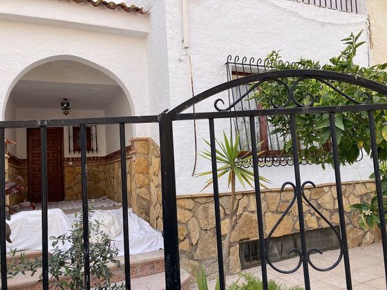 Foto 1 de Casa adossada en venda a calle Sevilla de 3 habitacions amb terrassa i jardí