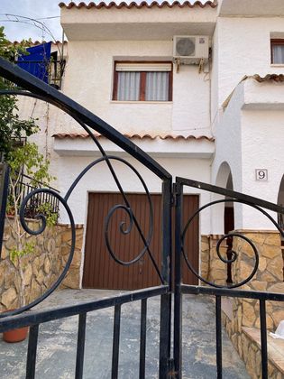 Foto 2 de Venta de casa adosada en calle Sevilla de 3 habitaciones con terraza y jardín