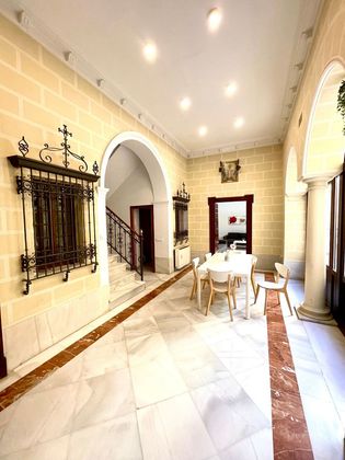 Foto 2 de Casa adossada en venda a calle Antona de Dios de 7 habitacions amb terrassa i balcó