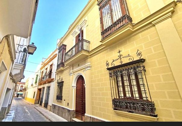 Foto 1 de Casa adossada en venda a calle Antona de Dios de 7 habitacions amb terrassa i balcó