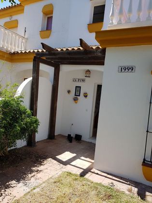 Foto 2 de Casa adossada en venda a Las Lagunas - Campano de 3 habitacions amb terrassa i piscina