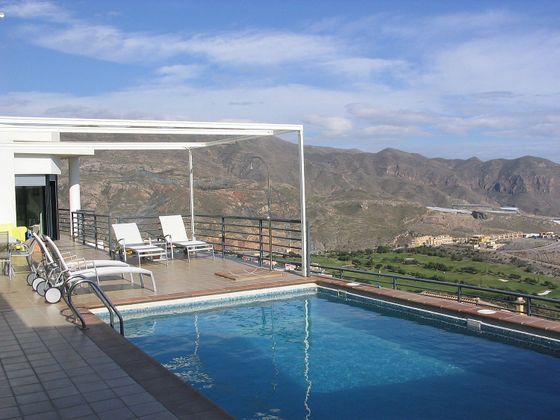Foto 2 de Venta de chalet en calle Los Naranjos de 5 habitaciones con terraza y piscina