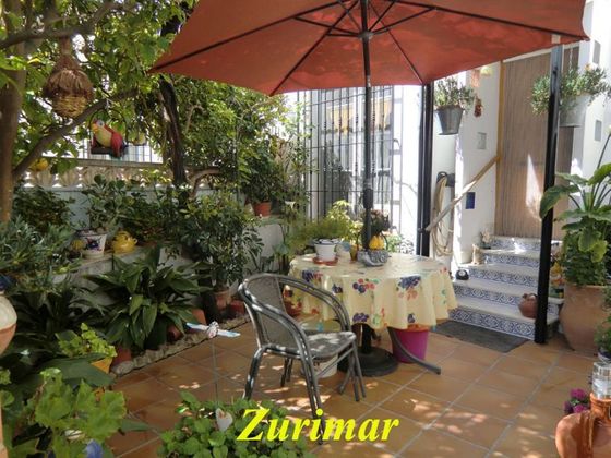 Foto 1 de Venta de casa en plaza De Europa de 2 habitaciones con terraza y jardín