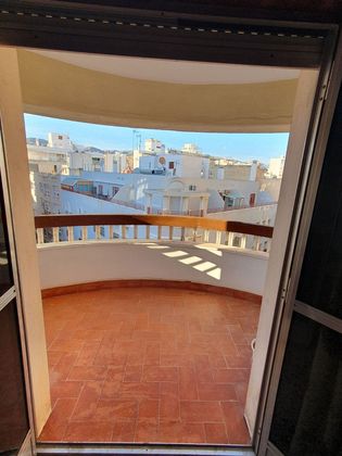 Foto 1 de Alquiler de piso en Centro - Almería de 4 habitaciones con terraza y muebles