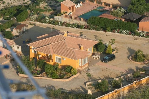 Foto 2 de Casa en venta en Vera Ciudad de 4 habitaciones con terraza y piscina