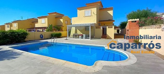 Foto 2 de Chalet en alquiler en Vera Ciudad de 4 habitaciones con terraza y piscina