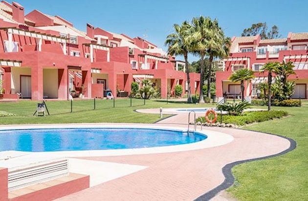 Foto 1 de Casa adossada en venda a calle Paniagua de 5 habitacions amb terrassa i piscina