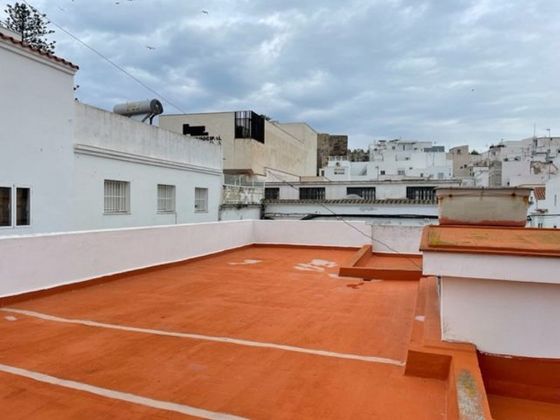 Foto 1 de Alquiler de ático en Tarifa de 4 habitaciones con terraza y muebles