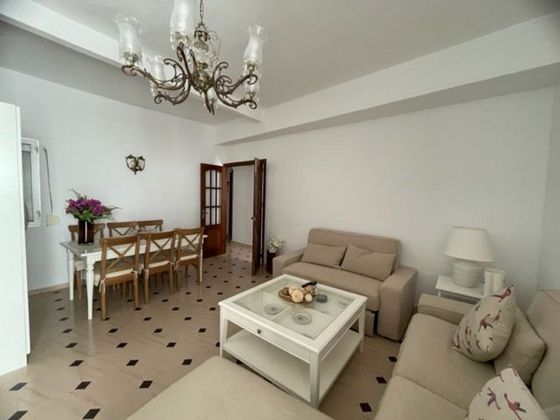 Foto 2 de Alquiler de ático en Tarifa de 4 habitaciones con terraza y muebles