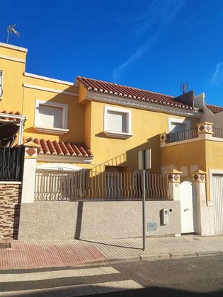 Foto 1 de Casa adossada en venda a Huércal de Almería de 4 habitacions amb terrassa