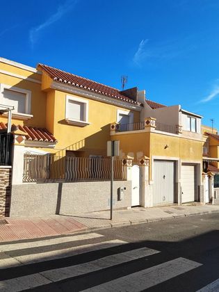 Foto 2 de Casa adosada en venta en Huércal de Almería de 4 habitaciones con terraza