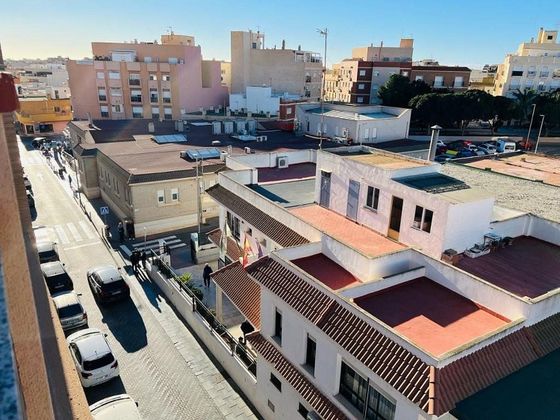 Foto 2 de Venta de ático en Roquetas Centro de 2 habitaciones con terraza y garaje