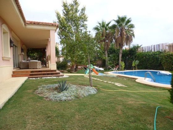 Foto 1 de Venta de chalet en Aguadulce Sur de 5 habitaciones con terraza y piscina