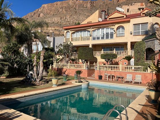 Foto 1 de Xalet en venda a El Puerto de 4 habitacions amb terrassa i piscina