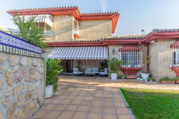 Foto 2 de Chalet en venta en Valdelagrana de 5 habitaciones con terraza y piscina