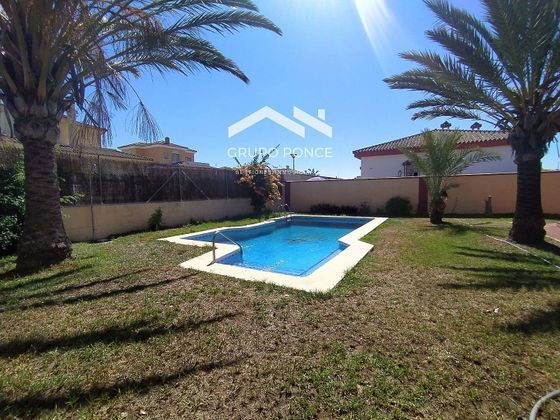 Foto 1 de Chalet en venta en Ctra Sanlúcar-Zona Cuatro Pinos de 4 habitaciones con piscina y aire acondicionado