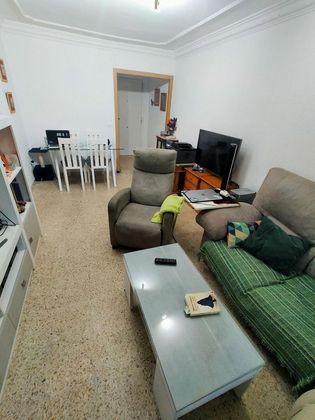 Foto 2 de Venta de piso en Barriada de Andalucía - Ardila de 3 habitaciones con jardín y ascensor
