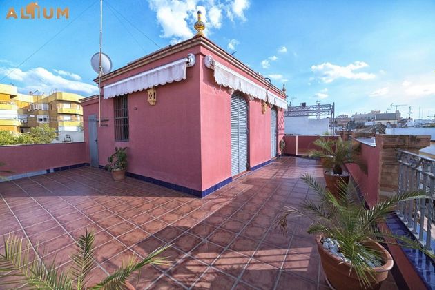 Foto 1 de Xalet en venda a Nervión de 6 habitacions amb terrassa i garatge