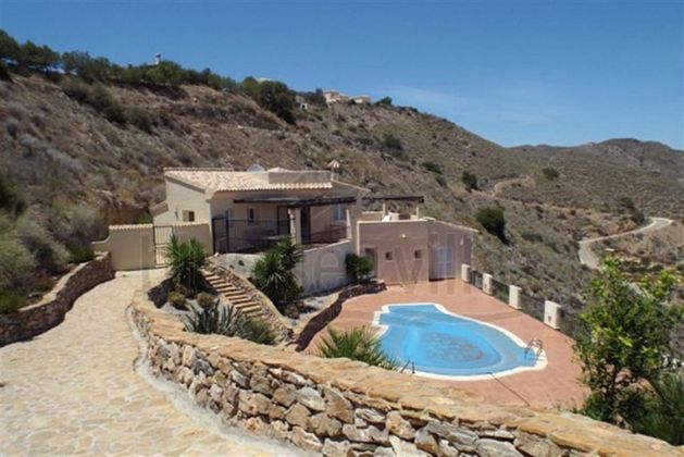 Foto 1 de Venta de casa rural en calle Paraje El Curato de 3 habitaciones con terraza y piscina