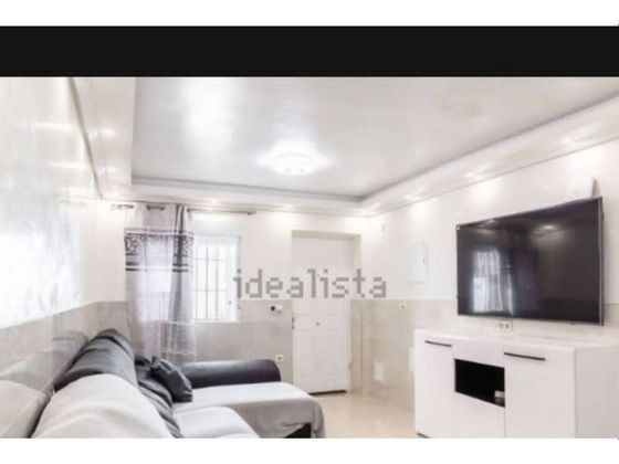 Foto 2 de Casa en venda a Centro - Almería de 3 habitacions amb terrassa