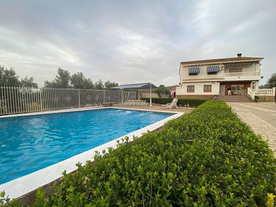 Foto 1 de Chalet en venta en Guadix de 6 habitaciones con terraza y piscina