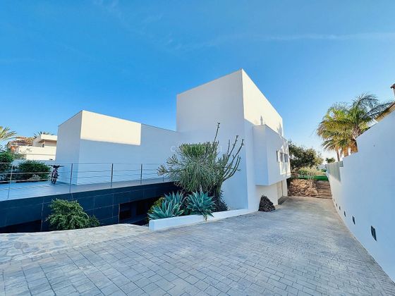 Foto 2 de Casa en venda a Almerimar - Balerma - San Agustín - Costa de Ejido de 7 habitacions amb piscina i garatge