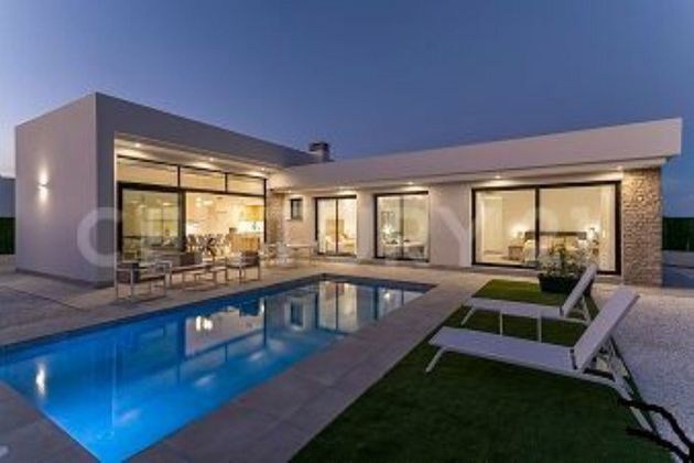 Foto 1 de Casa en venda a calle Rubén Darío de 3 habitacions amb terrassa i piscina