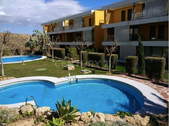 Foto 2 de Piso en venta en Urb. Golf Valle Este de 3 habitaciones con terraza y piscina