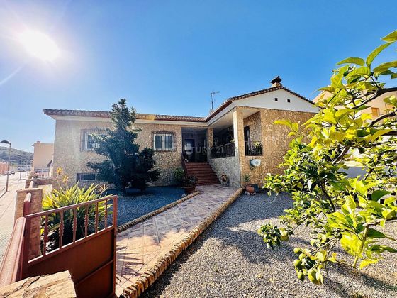 Foto 1 de Casa en venda a calle Los Tulipanes de 5 habitacions amb terrassa i piscina