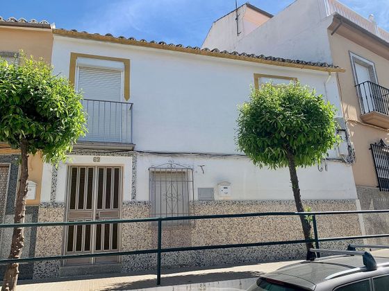 Foto 1 de Casa en venta en calle Julio Romero de Torres de 3 habitaciones con terraza y jardín