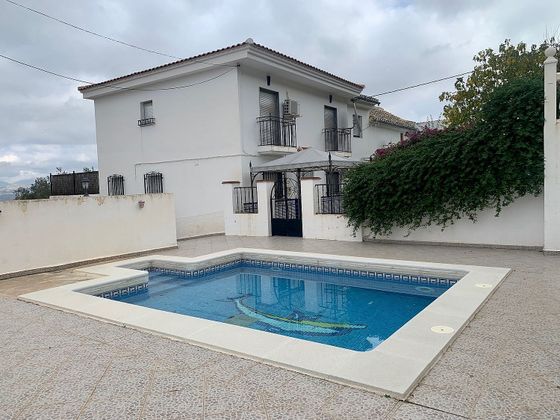 Foto 1 de Venta de chalet en calle Al Fuente del Conde de 4 habitaciones con terraza y piscina